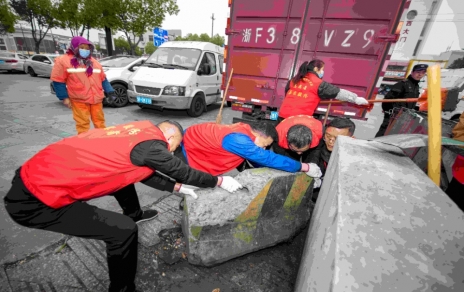 發揚雷鋒精神 突擊隊員在行動